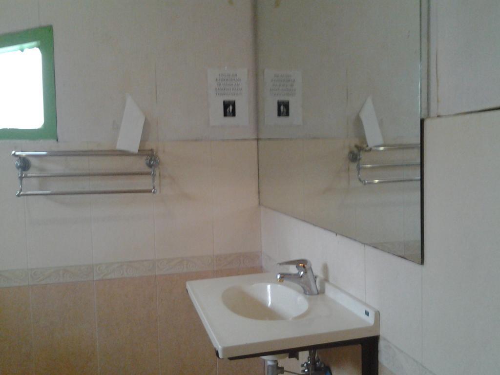 Villa And Resto Basanova Batu  Quarto foto