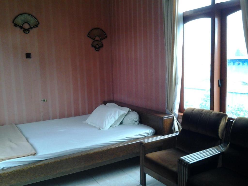 Villa And Resto Basanova Batu  Exterior foto